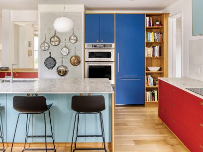 The kitchen is designed with splashes of colours